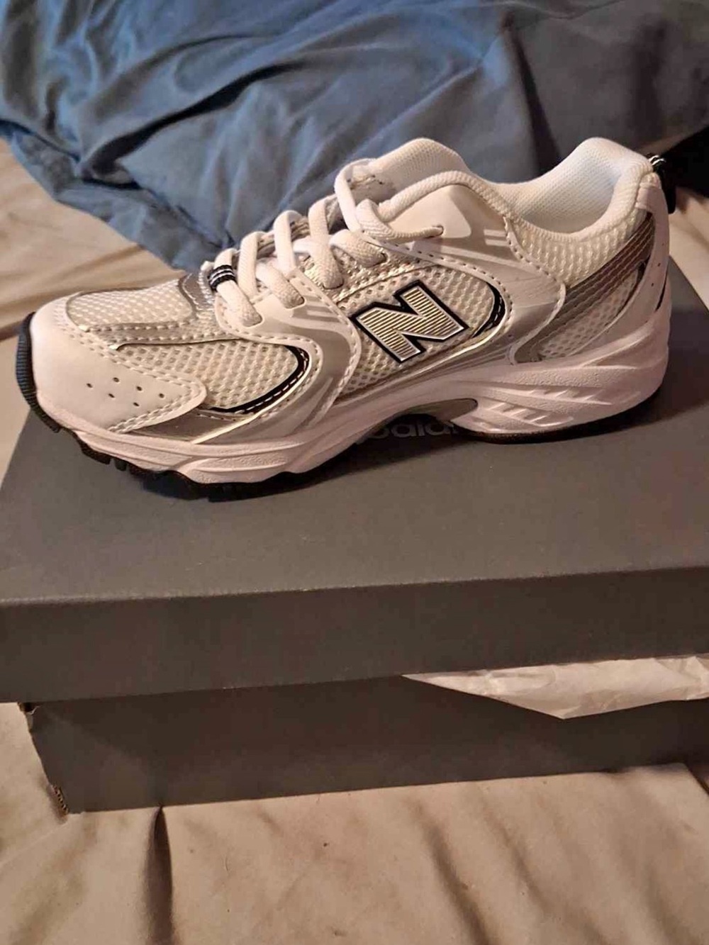 New Balance Kis White Athletic Walking Shoe